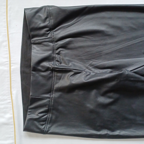 One by Chapter One Faux Leather Pants NWT- Sz. 1X - Picture 6 of 8